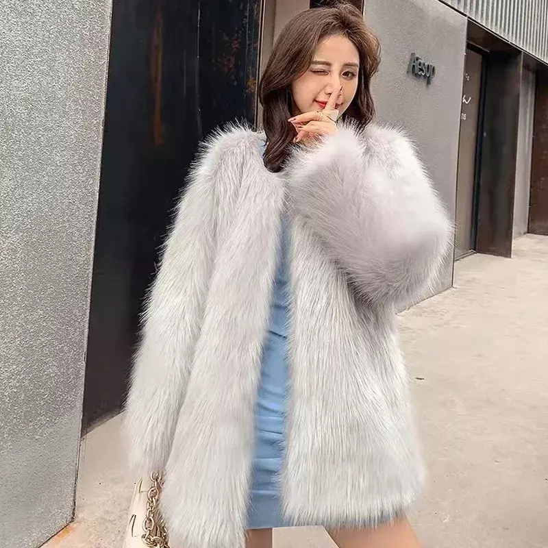 Mantel bulu palsu dan jaket wanita musim gugur dan musim dingin mode baru versi Korea wanita temperamen muda