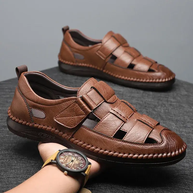Sandálias masculinas de cabeça chata oca estilo romano, sapatos casuais de caminhada ao ar livre, couro macio, slip-on, nova moda, verão