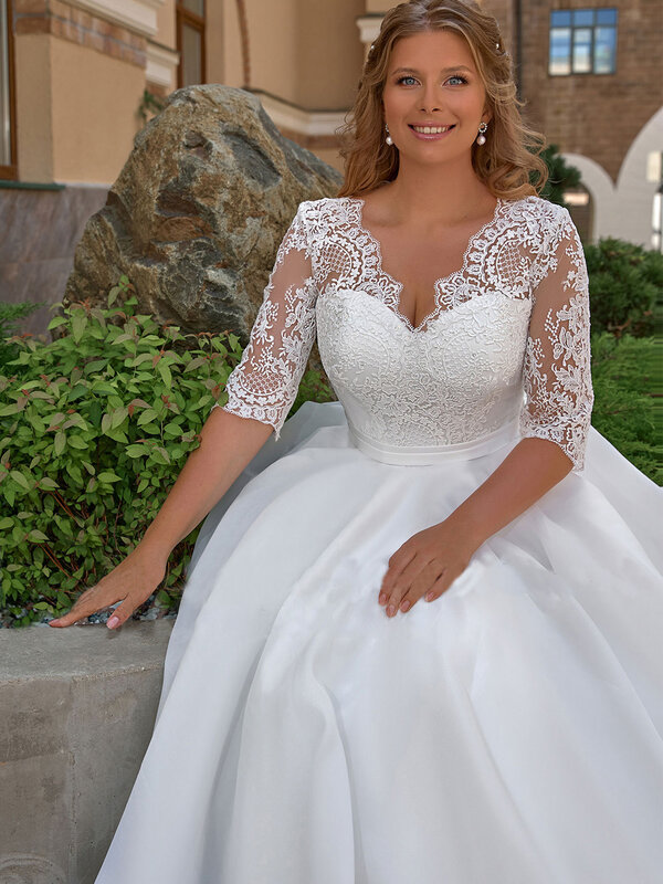 Elegant Plus Size Wedding Dress for Woman Half Sleeves V Neck Applique Sweep Train A Line Lace up Bridal Gown Robe De Mariee