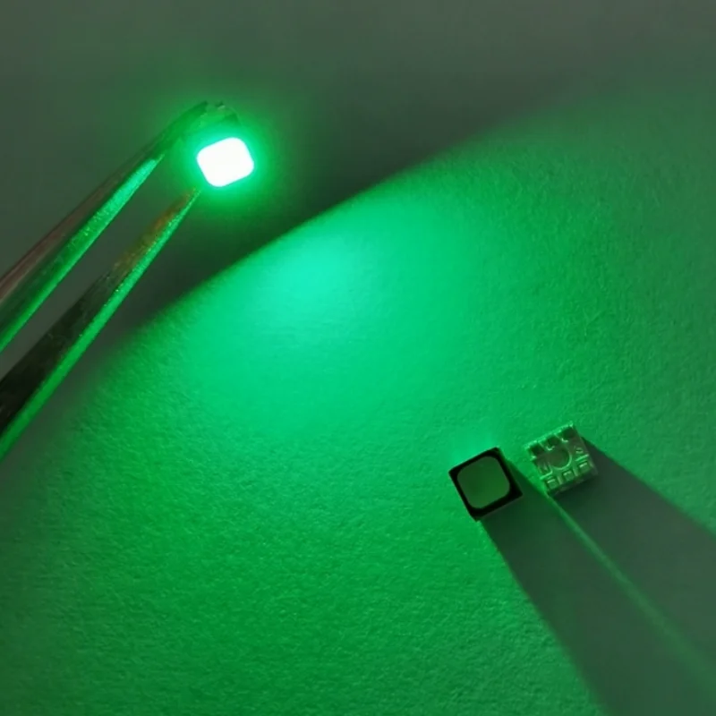 LED SMD FM-Z2727RGBA-SH RGB heksapod z wycięciem ujemnym niebieskim wyświetlacz zewnętrzny LED 2828 RGB/2727 RGB czerwony, zielony i niebieski nowy oryginał