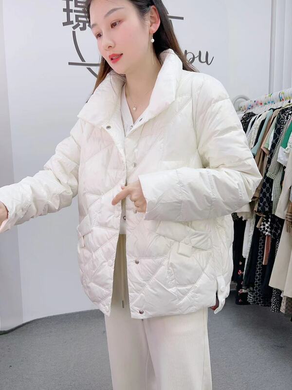 2023 Winter neue chinesische Mode Damenmode Temperament pendeln einfache leicht glänzende alles passende kurze Daunen jacke