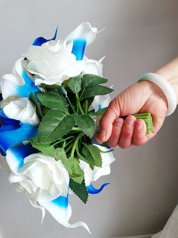 Lirios de Cala azul real con Rosa de marfil, redondo ramo de novia, flores de boda, ramo de dama de honor, accesorios de boda, buket dun