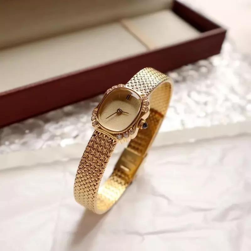 Medieval Jewelry 2024 New Women's Quartz Watch Set with Water Diamond Plated 24K Gold Japanese Movement Luxurious Retro Simplici