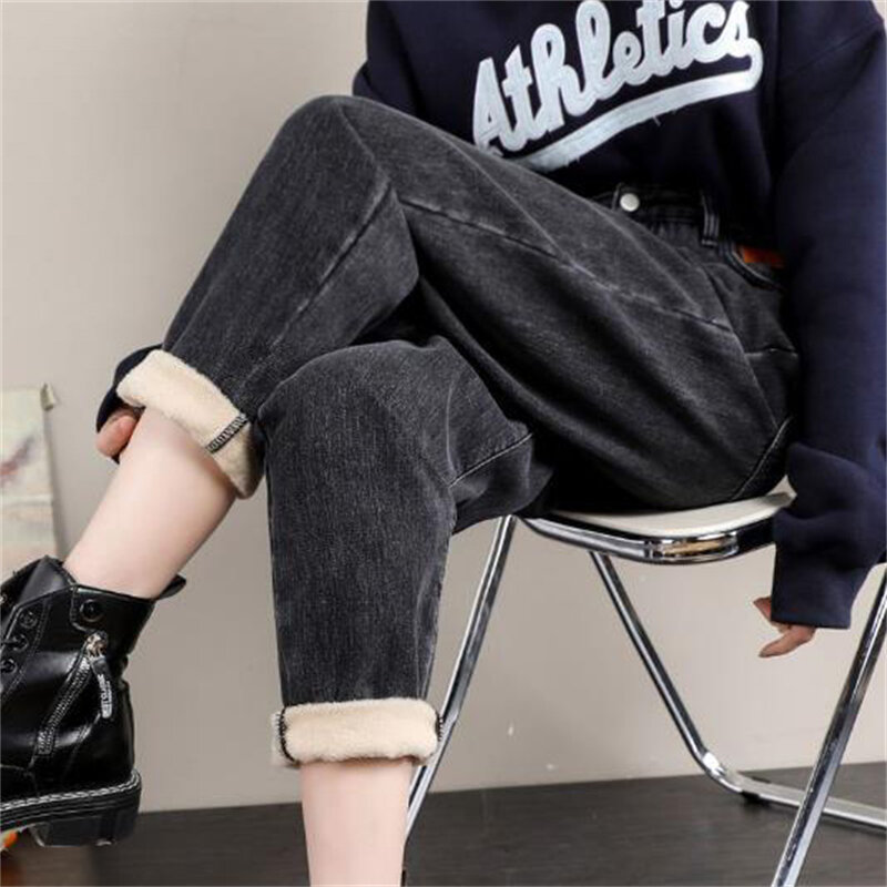 กางเกงยีนส์ผ้ากำมะหยี่หนา80กก., กางเกงยีนส์ทรงฮาเร็มผู้หญิงหนาอุ่นฤดูหนาวกางเกงยีนส์ยาวถึงข้อเท้าสไตล์เกาหลี
