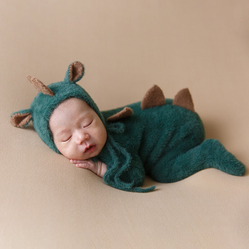 Neonato fotografia vestito neonata ragazzo cartone animato dinosauro Set foto abiti Stuffer bambola animale fotografia Prop pagliaccetti appena nati