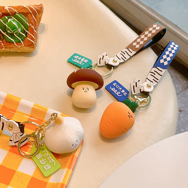 Cartone animato verdura portachiavi carino aglio ravanello fungo portachiavi coppia creativa borsa ciondolo telefono auto chiave fibbia regali per bambini