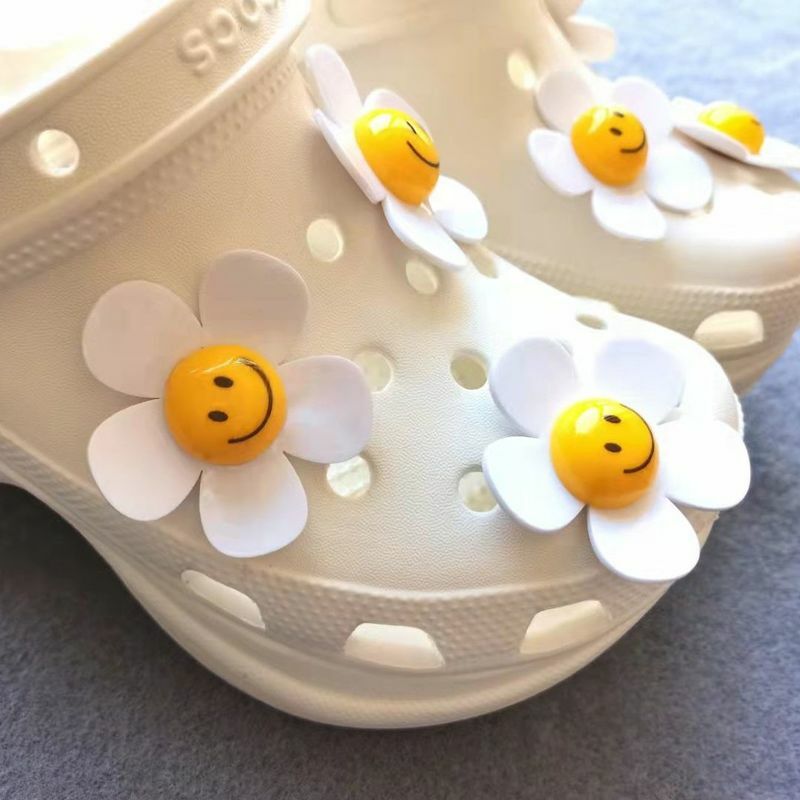 مبتسم الزهور لطيف Croc السحر مصمم العلامة التجارية لتقوم بها بنفسك الكرتون Croc اكسسوارات أحذية الموضة خمر السحر ل Croc 2023 رائجة البيع