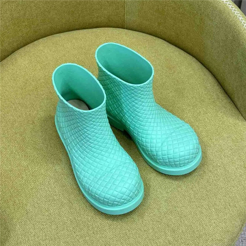Sepatu bot hujan Slip-On kasual wanita, sepatu bot hak rendah ujung bulat, sepatu bot semata kaki tebal musim semi musim gugur 2024