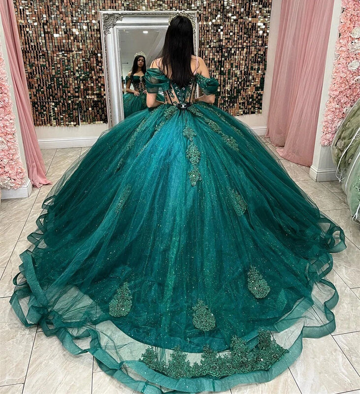 Turkus księżniczka Quinceanera ubiera suknię balową z odkrytymi ramionami tiulowe aplikacje słodkie 16 sukienek 15 Años niestandardowe
