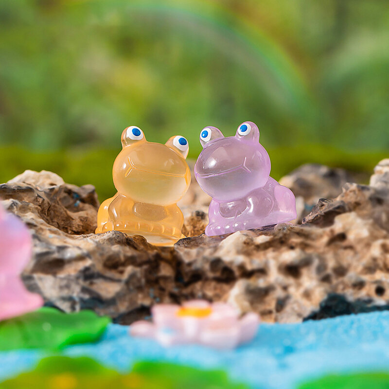 1Pc Mini Fluorescent Little Frog Ornament Miniature Figures Tiny Frog Resin Handicraft Micro Dollhouse Decoration