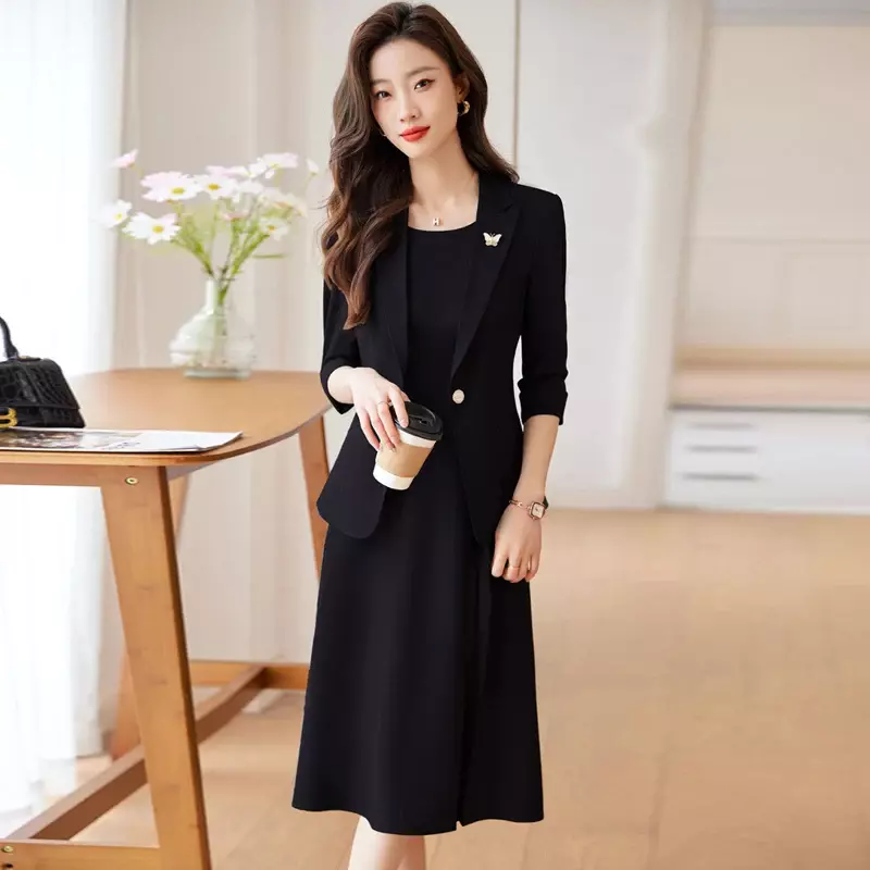 Fato profissional elegante feminino, estilo minimalista, mostrar o local de trabalho, vestido com blazer, conjuntos combinando, elegante, novo