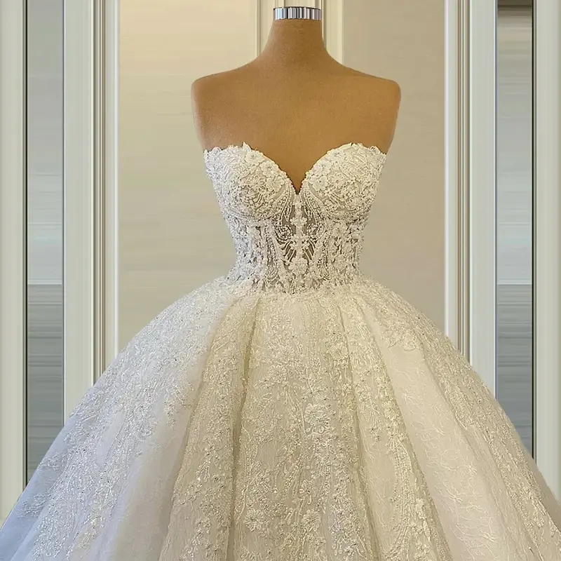 Vintage long-sleeved luxury A-Line V-neck sexy Halter decal Elegant wedding dress Auditorium Beach floor Length bridal dress