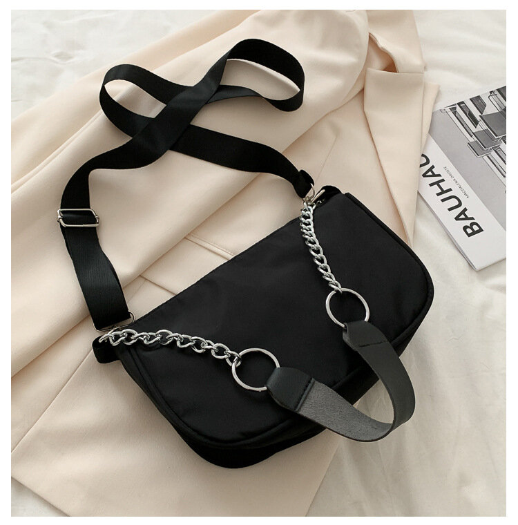 Spring and summer 2022 new fashion minimalist cool retro style versatile black chain armpit French stick shoulder bag female