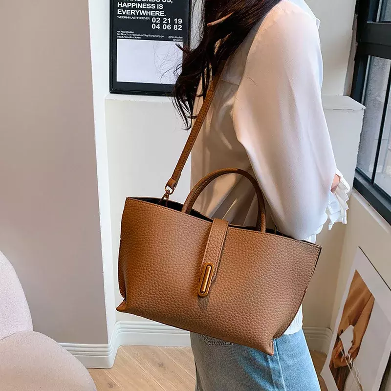 Большая женская сумка с усовершенствованной текстурой, новинка 2024, однотонная подходящая ко всему Сумка-тоут, корейская модная сумка-мессенджер