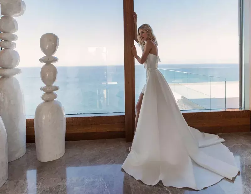 New sexy simple elegant Princess short custom wedding dress with halter and detachable skirt Beach Garden bridal party dress