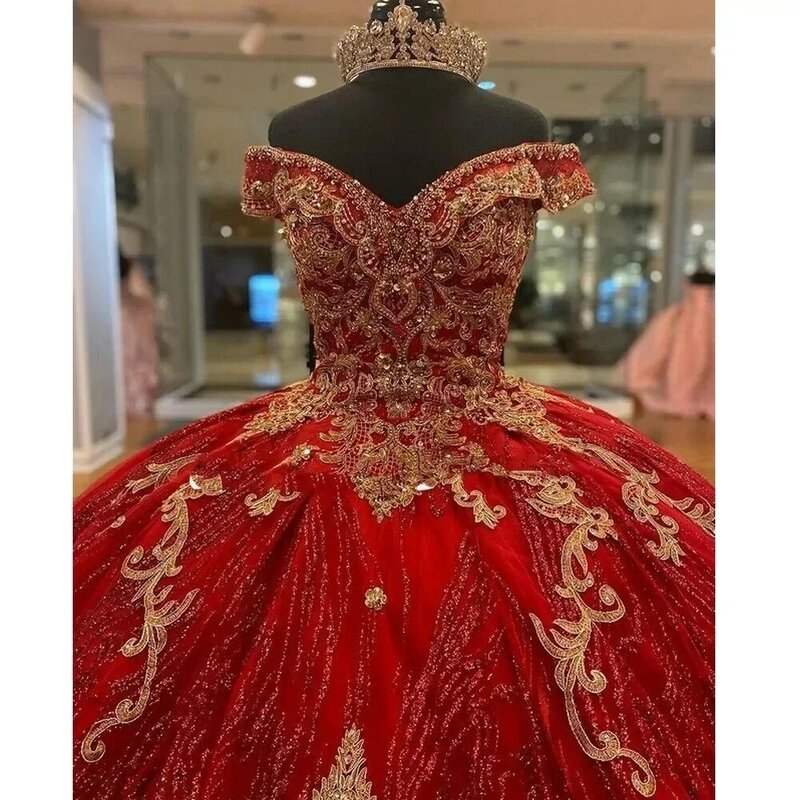 Abiti da principessa Quinceanera con spalle scoperte rosse 15 abiti da ballo di compleanno di cenerentola in maschera con perline in pizzo dorato di alta qualità
