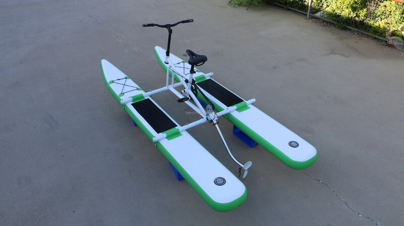 Bicicletta gonfiabile di tipo singolo per bicicletta galleggiante con un sedile
