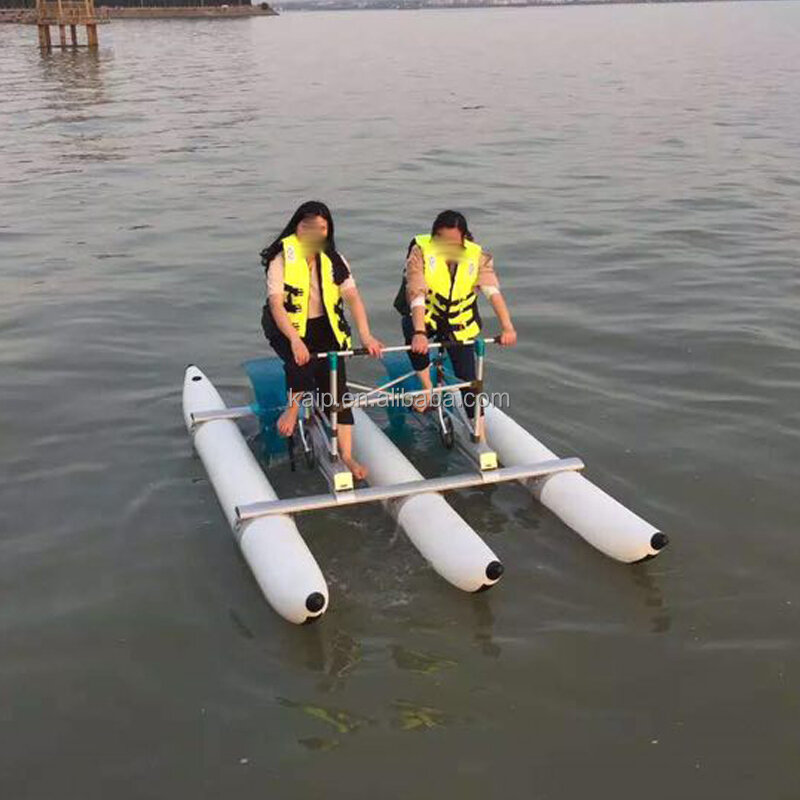 Olahraga air sepeda roda tiga, 2 orang struktur solid pedal sepeda perahu air bermain air peralatan tiup untuk dijual