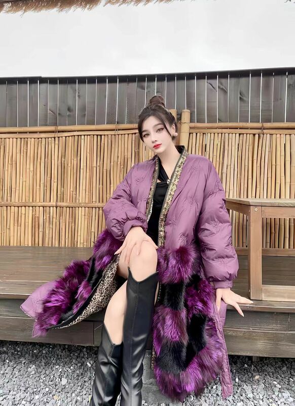 Abrigo de plumón de zorro real de hada Zi para mujer, versión coreana, envoltura de cintura adelgazante suelta bordada de industria pesada, nuevo 2024