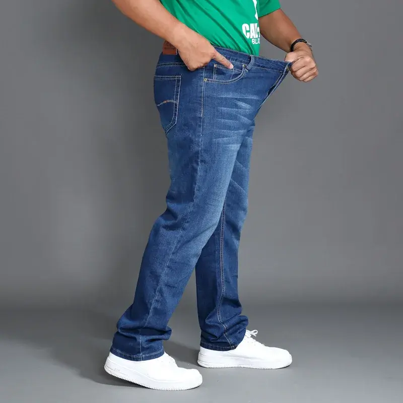 Celana jins pria, celana Denim lurus longgar ukuran besar 44 46 48 pinggang tinggi elastis ringan musim panas