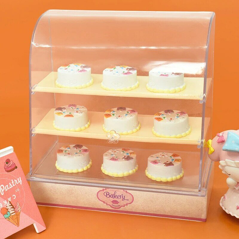 Dollhouse Mini Cartoon Cake Model, Bonecas de aniversário tridimensionais, Decoração para casa