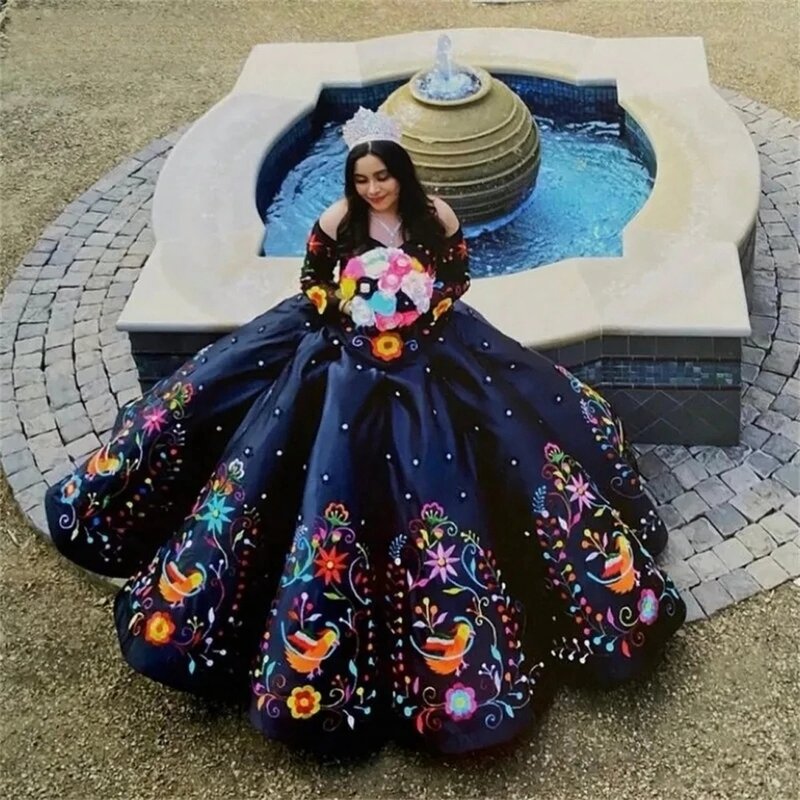 Czarna księżniczka Quinceanera sukienka balowa z długimi rękawami haft słodkie 16 sukienek 15 Años meksykańskie