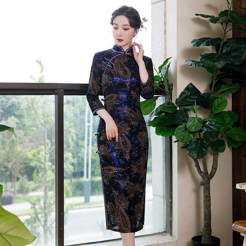 Elegante colletto alla coreana manica a sette punti in Chiffon Qipao ricamo al ginocchio Cheongsam vestito da donna cinese