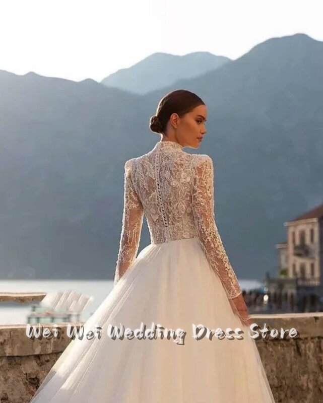 Luksusowa, misterna z nadrukiem tiulowa suknia ślubna z aplikacjami z długimi rękawami suknia ślubna guziki z powrotem na szyję Vestido De Novia2024