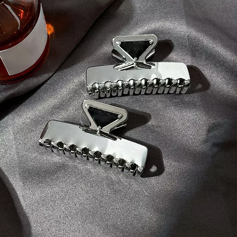 Triangle high ponytail metal clip for women's hair high-end feeling back spoon shark clip