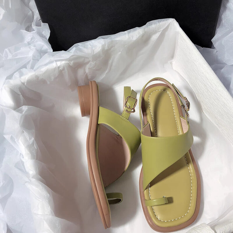 Sandálias de verão de couro genuíno para mulheres Salto baixo Sapatos de escritório casual para festa Nova chegada Design básico de moda