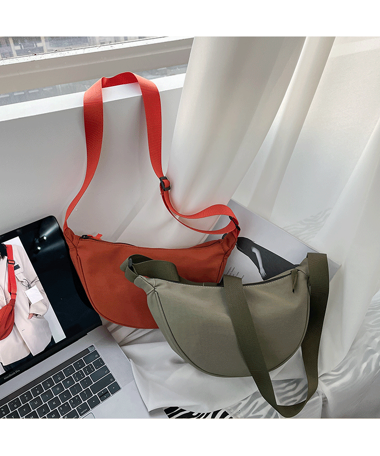 Borsa a tracolla in nylon 2023 nuova borsa per gnocchi alla moda da donna borsa a tracolla piccola leggera borsa per ascelle borsa a tracolla semplice in tela