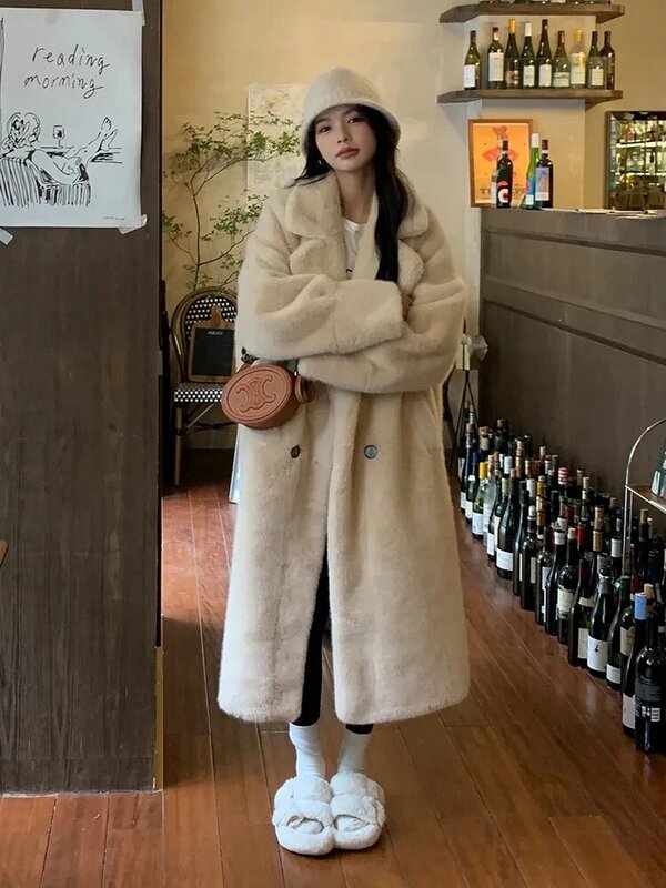 Jaket bulu imitasi panjang tebal hangat mantel bulu imitasi longgar hangat pakaian luar bantalan berbulu musim dingin Korea mantel luar mewah wanita