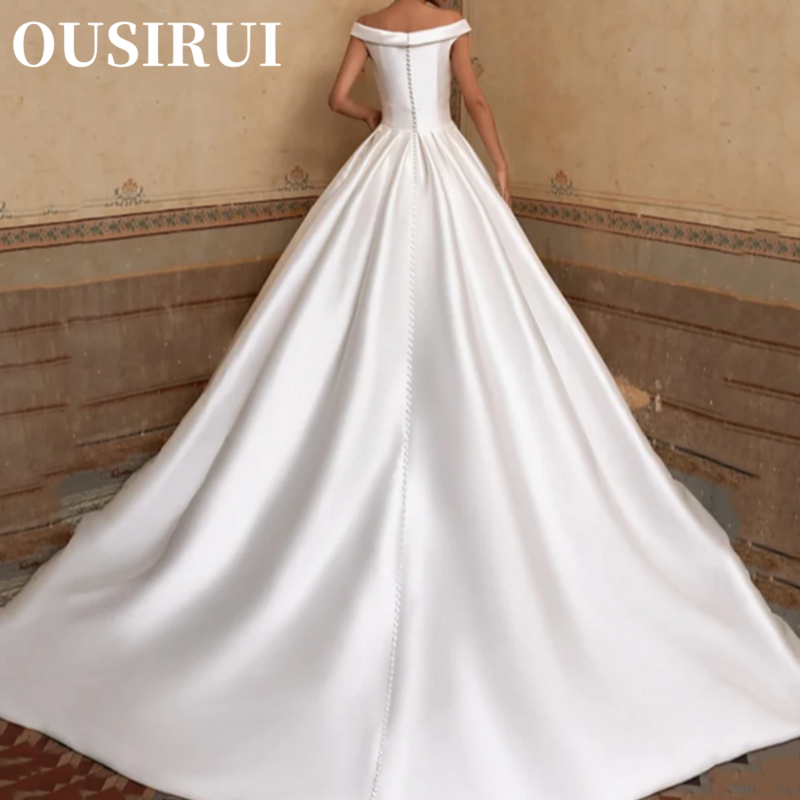 Ousirui ชุดเดรสแต่งงานผ้าซาตินเปิดไหล่พร้อมเข็มกลัดคริสตัลสีขาวหรูหราทรงเอชุดราตรีชุดเจ้าสาว2024หรู