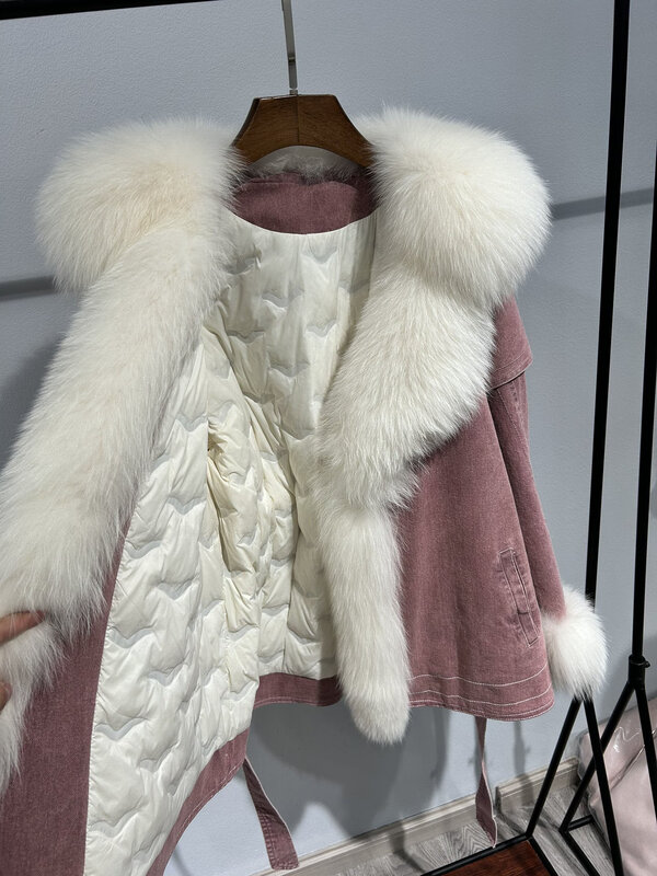 Casaco de pele quente e confortável com cinto, lapela curta, versão solta, cor pura, novo design, inverno, 2023, 2028