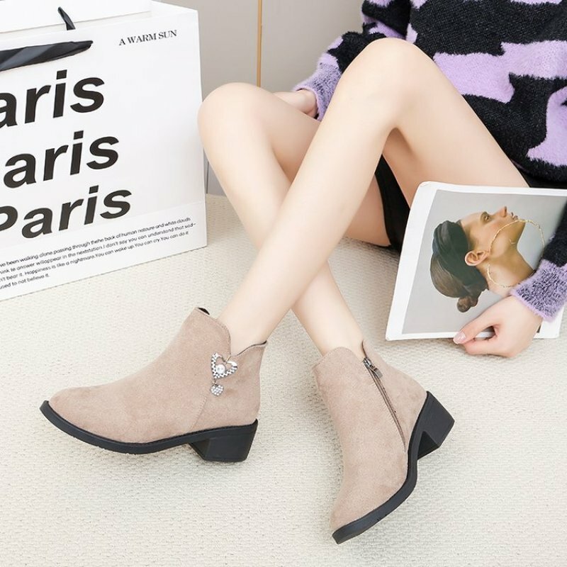 Sepatu bot kulit lembut untuk wanita, sepatu bot Korea hak Chunky dipertinggi tumit Chunky musim gugur 2024