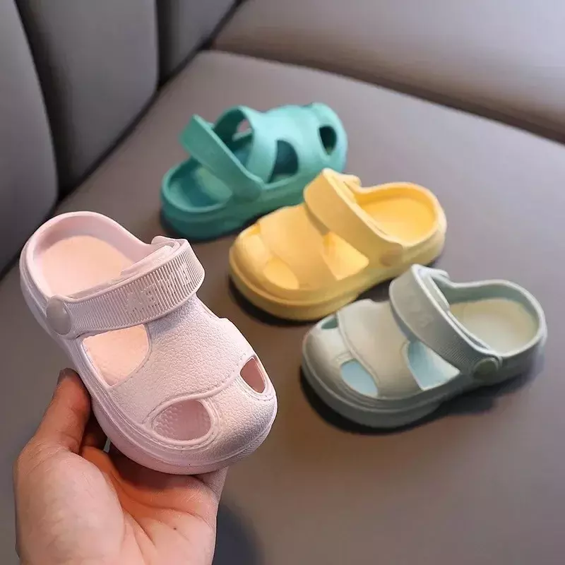 Zapatos antideslizantes con agujeros para bebés, sandalias de playa para niños y niñas de 1 a 6 años, novedad de verano