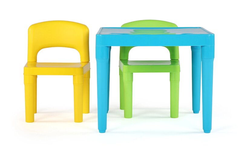 Moderne Kinder leichter Kunststoff-Aqua tisch und 2 Stühle gesetzt, quadratisch