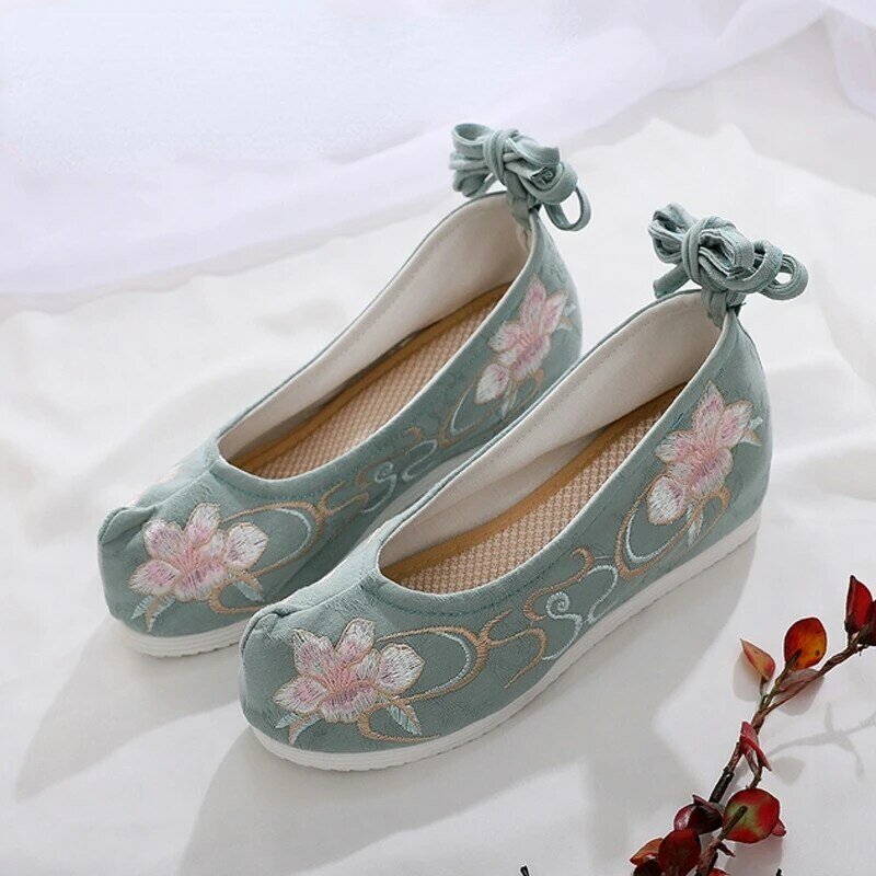 Zapatos bordados Retro para mujer, zapatos Hanfu con lazo para disfraz antiguo, zapatos de tela con realce interior, parte inferior plana