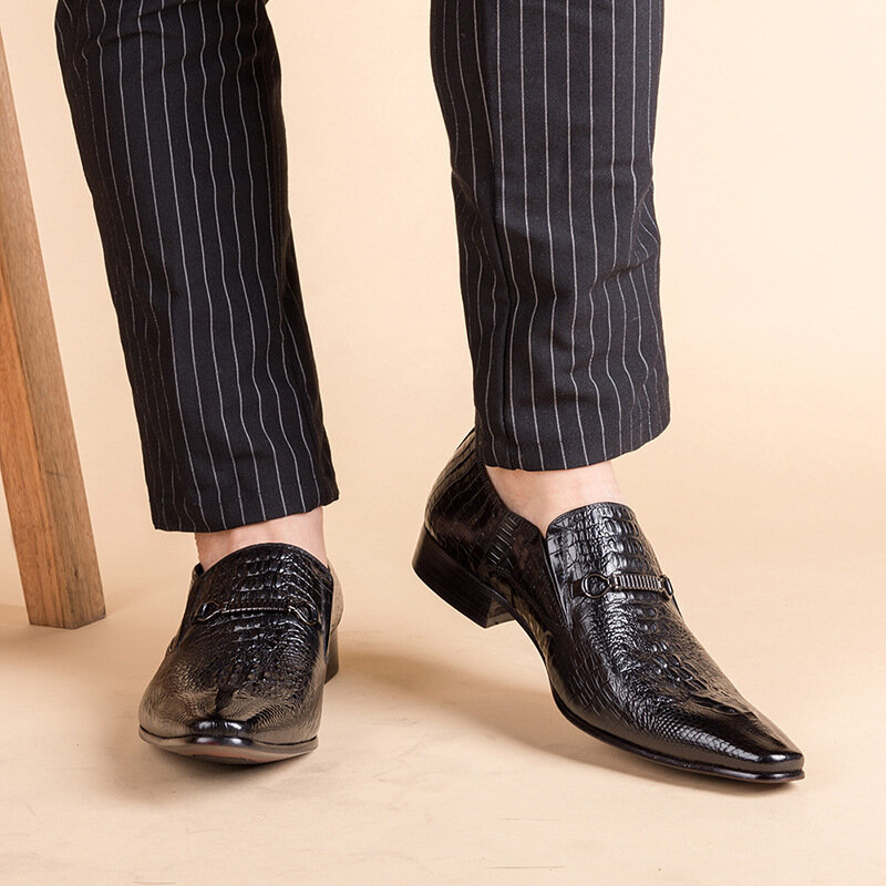 รองเท้า Casual Leather สำหรับบุรุษแฟชั่นลายจระเข้รองเท้าชุดเดรสหนังรองเท้างานแต่งงานแบบสวมส้นขนาดใหญ่พิเศษ39-48