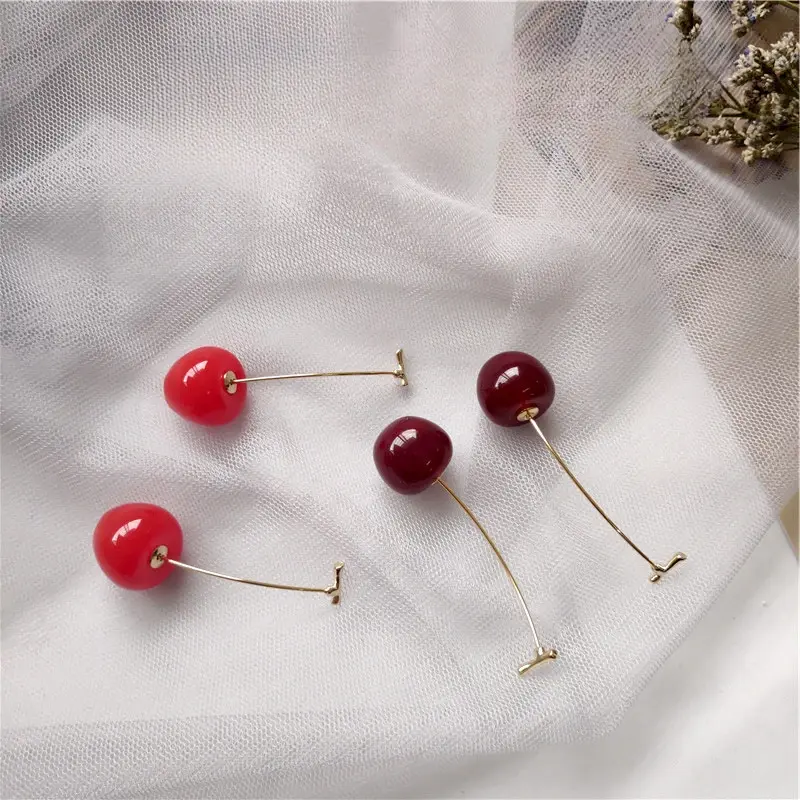Anting-anting liontin manis wanita anting-anting ceri merah simulasi lucu modis hadiah perhiasan Hari Valentine Wanita