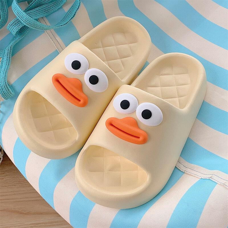 Creative Ins Cute Duck Slippers para homens e mulheres, moda verão, sola grossa, casa, casal sandálias