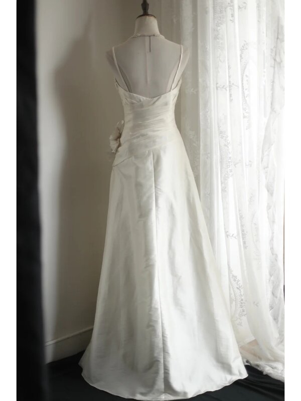 女性のためのヴィンテージの白い度のクロスドレス,結婚式のパーティードレス,3D花の装飾,a-lineサテン,花嫁のための写真の衣装,2024
