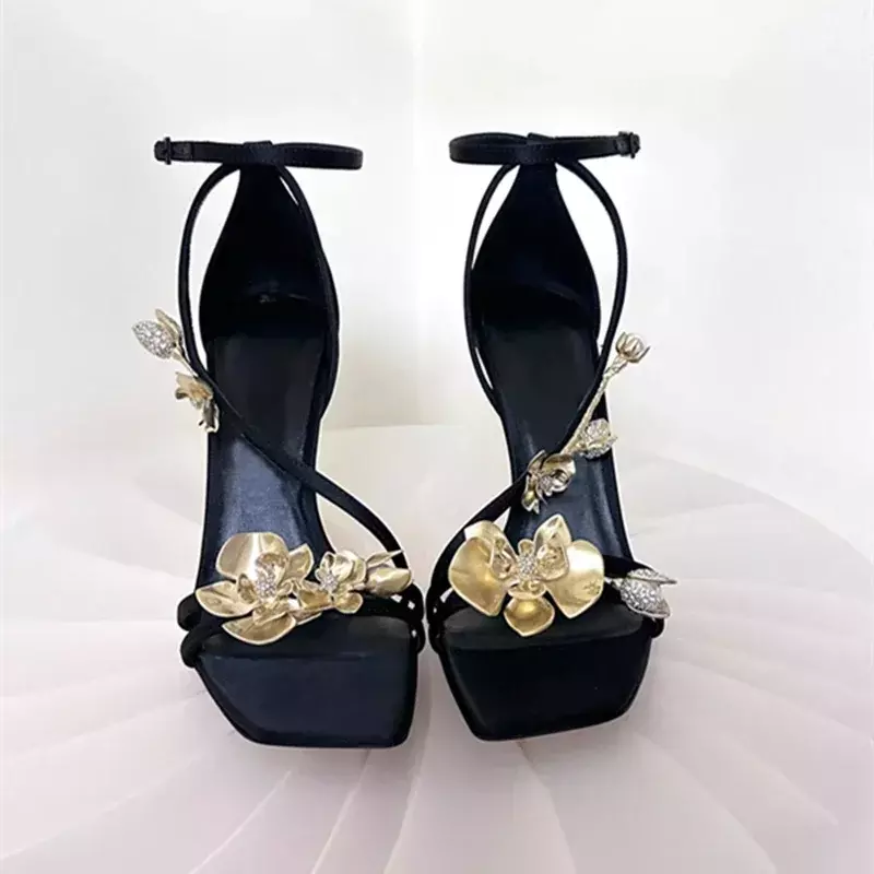 2024 estate nuove donne europee e americane tacchi alti sandali sexy fiore oro quadrato