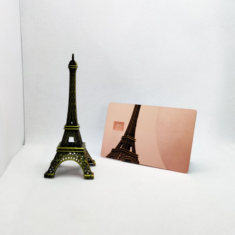 1 개 0.8mm 신용 카드 크기 거울 반사 인쇄용 금속 회원 광택 기프트 카드, 칩 슬롯 및 서명 바 포함