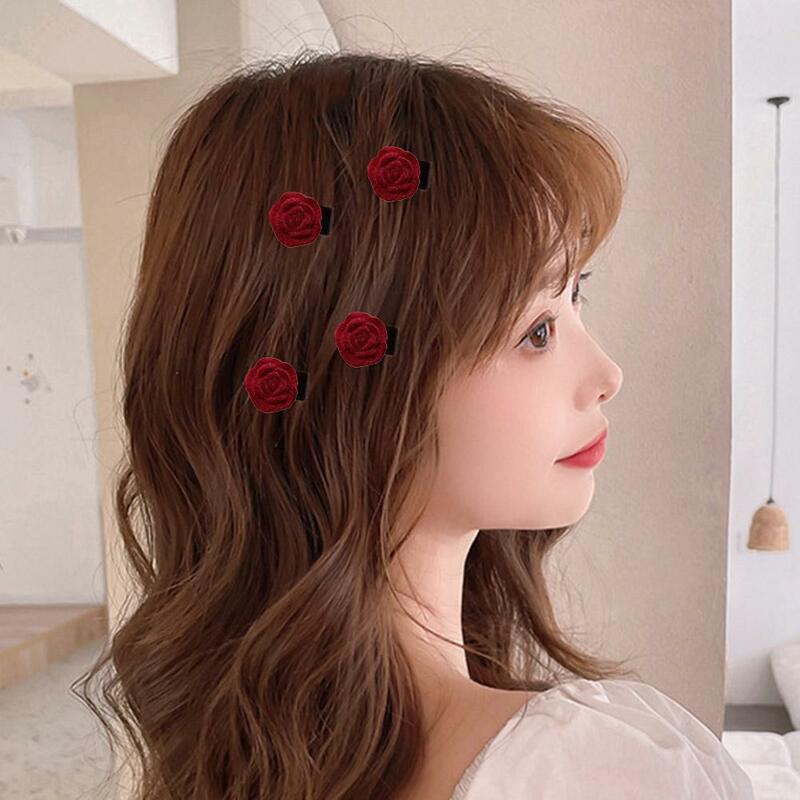 Śliczne czerwone aksamitne spinki do włosów w kształcie róży Kwiatowe spinki do włosów dla kobiet Dziewczyny Dekoracyjne małe kwiatki Spinki do włosów dla nowożeńców Kwiatowa broszka do włosów Z2A0