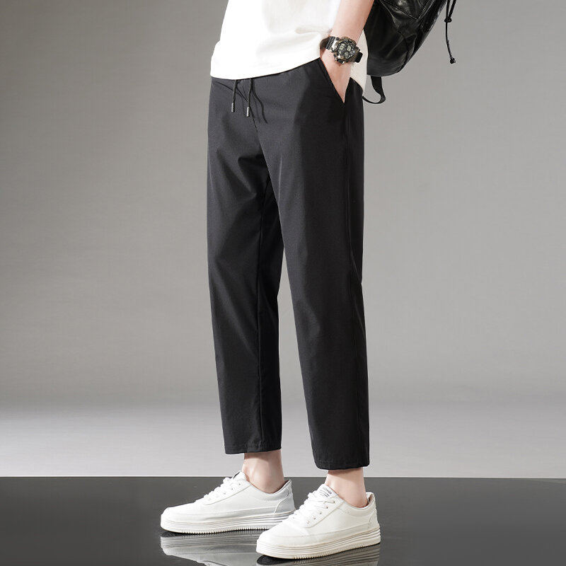 Celana panjang crop warna polos dasar pria, pakaian olahraga kasual Korea tali serut elastis bergaya kantong tipis musim panas
