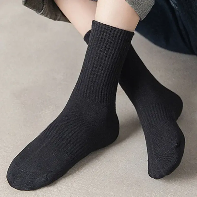 Conjunto de calcetines cortos deportivos para hombre, medias cálidas de Color sólido, negro y blanco, ideal para negocios, 1/5 pares, otoño e invierno, envío directo
