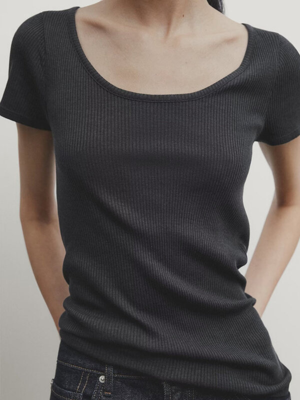 Однотонные футболки в рубчик для женщин, Новинка лета 2024, Короткие облегающие простые подходящие ко всему футболки с U-образным вырезом, Женские повседневные модные футболки, топы