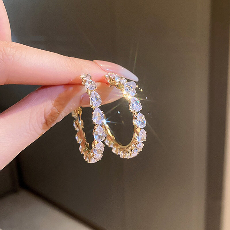 UILZ Shiny Water Drop Shaped Zircon Hoop Earrings Crystal Stone Stylish Daily Wear Mulheres Acessórios Brincos Jóias Versáteis