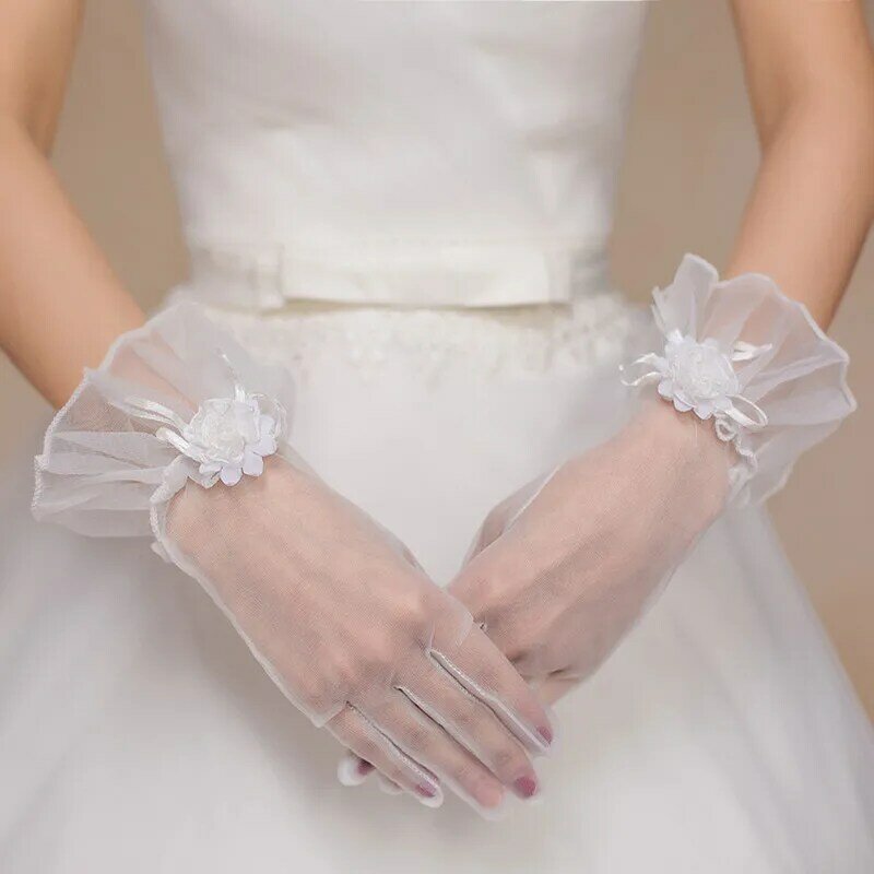ถุงมือตาข่ายสั้นสีขาวสำหรับพิธีแต่งงานเจ้าสาว